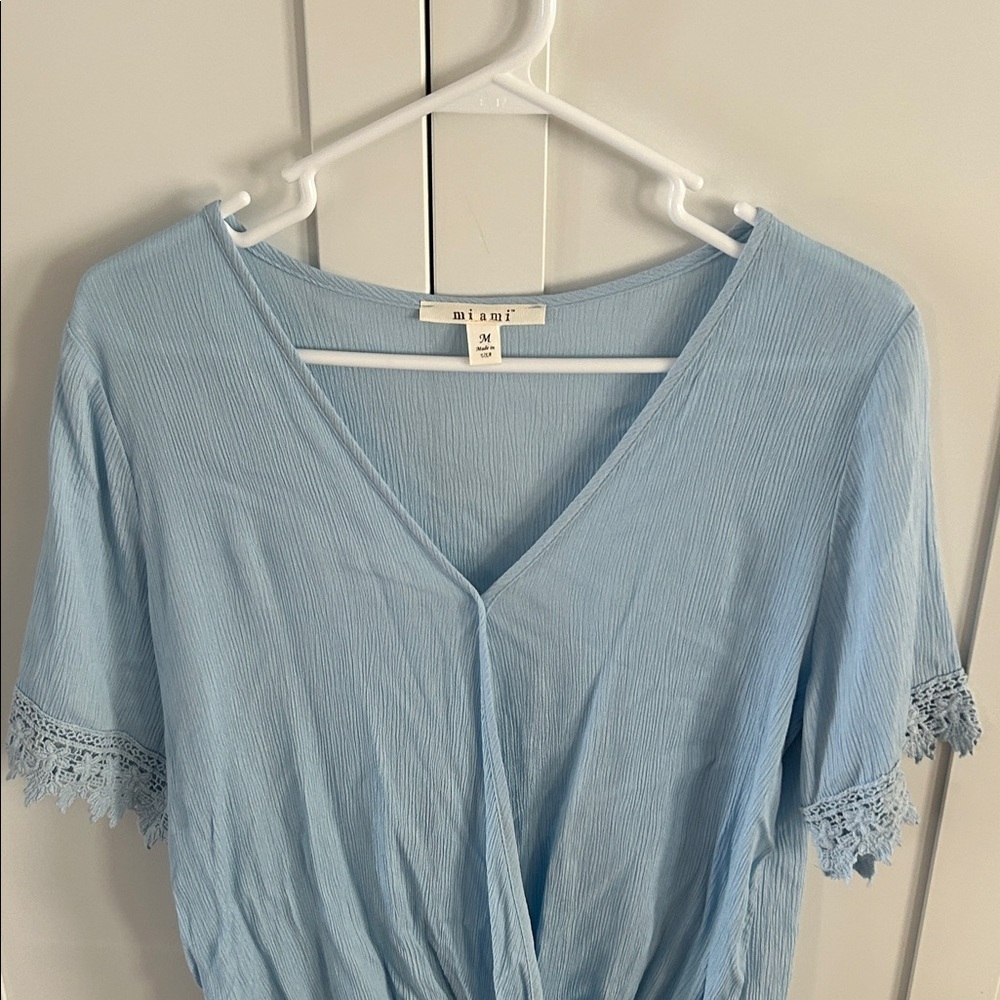 Miami Francesca’s light  Blue V-Neck Top with Lace Sleeves size medium